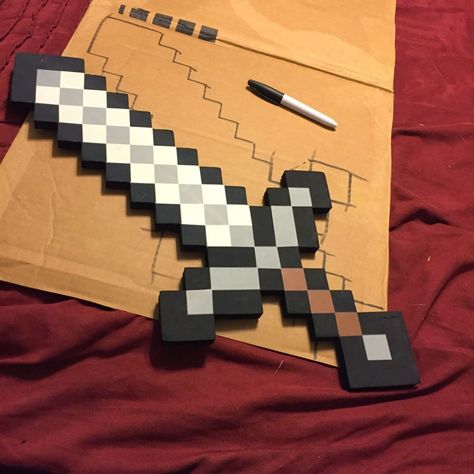 Make these DiY Minecraft Swords for your Minecraft fan. Make them for a room decoration, for a Minecraft birthday party, or just a fun craft! Minecraft Party, Minecraft Diy Crafts, Mine Craft Party, Minecraft Room Decor, Minecraft Party Decorations, Minecraft Decoration, Cardboard Diy, Diy Minecraft, Minecraft Room