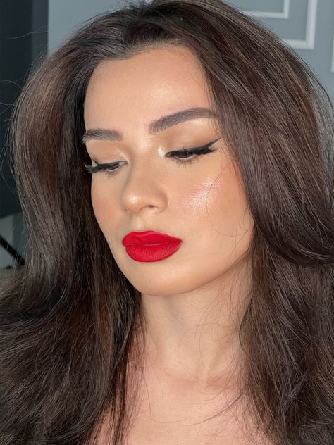 Graduation Makeup Ideas Red Lips, Light Makeup Red Lips, Natural Make Up With Red Lips, Light Red Lipstick Makeup, Makeup For Crimson Dress, Red Top Makeup Look, Red Lips Makeup Look Tutorials, Simple Eye Makeup With Red Lipstick, Light Makeup With Red Lips