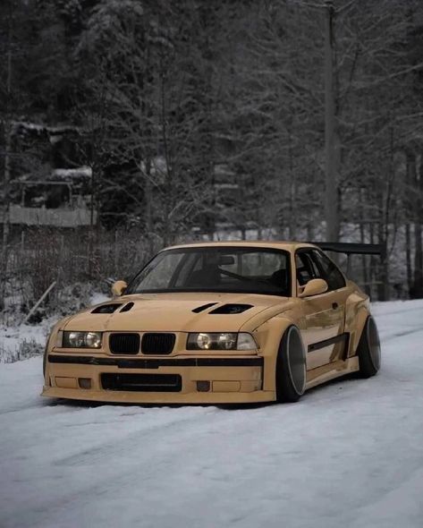 Bond Cars, Bmw 3 E36, E36 Coupe, M Power, Broken Screen Wallpaper, Bmw M Power, Evo X, Cool Car Pictures, Dream Family