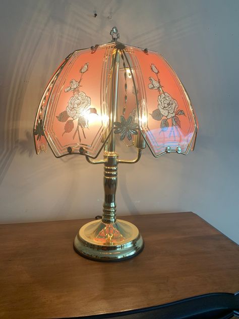 Pink Tiffany Lamp, Pink Retro Bedroom, Pink Panel, Earthy Home Decor, Pink Lamp, Baroque Decor, Accent Lamps, I Love Lamp, Cool Lamps