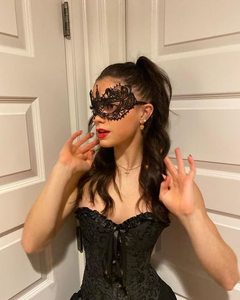 Kalea Lynn on Instagram: "Where’s my doppelgänger?" Hairstyle With Masquerade Mask, Old Hollywood Masquerade, Masquerade Homecoming Outfit, Masquerade Mask Hairstyles, Masquerade Hair Styles, Women's Costume Ideas, Masquerade Hair Ideas, Mascarade Hairstyles With Mask, Masquerade Outfit Ideas Halloween