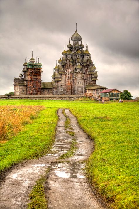 Church on Kizhi Island Orthodox Architecture, Russia Landscape, Visit Russia, Russian Architecture, Seaside Resort, Exotic Places, Golden Ring, Destination Voyage, Most Beautiful Cities