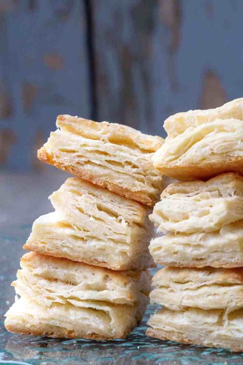 Super Flaky Southern Biscuits Rough Puff Pastry, Homemade Croissants, Southern Biscuits, Flaky Biscuits, Biscuit Recipes, Puff Pastry Dough, Homemade Dough, Healthy Recipes Easy Snacks, Homemade Biscuits