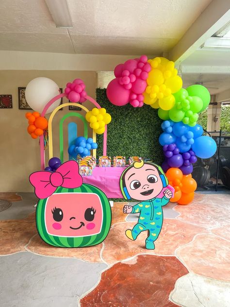 Cocomelon Balloon Garland, Cocomelon Birthday Party Ideas, Cocomelon Backdrop, Cocomelon Birthday Party, Cocomelon Birthday, Rainbow Garland, Baby Birthday Themes, 1st Birthday Party Decorations