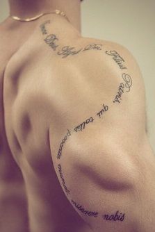 shoulder-tattoos-men-curved-lettering Shoulder Tattoos, Tricep Tattoos, Tattoo Homme, Shoulder Sleeve Tattoos, Text Tattoo, Tattoo Script, Great Tattoos, Sleeve Tattoo, Minimal Tattoo