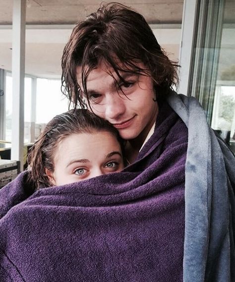 Elle And Lee The Kissing Booth, Joey King And Joel Courtney, The Kissing Booth Lee And Elle, Lee From The Kissing Booth, Lee Flynn The Kissing Booth, Kissing Booth Lee, Lee Kissing Booth, Lee And Elle, Elle Lee