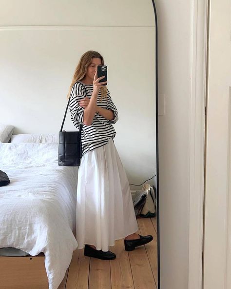 White Maxi Skirt Outfit, White Eyelet Skirt, White Skirt Outfits, Skirt Outfit Summer, Maxi Skirts Summer, White Long Skirt, White Pleated Skirt, White Midi Skirt, Midi Skirt Outfit