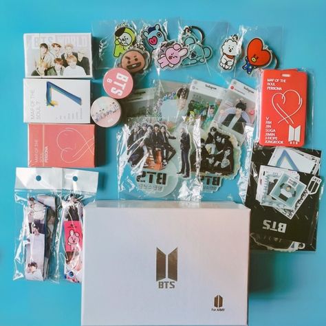 Bts Official Merch, Army Room Decor, Kylie Makeup, Surprise Box Gift, Lomo Card, Bts Clothing, Kpop Diy, Gift Subscription Boxes, Army Gifts