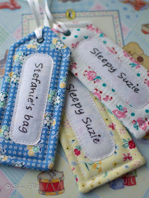 Gee's Projects: How to print on fabric using your ink printer How To Print Text On Fabric, Patchwork, Fabric Tags Ideas, Sewing Keychains, Diy Fabric Labels, Quilting Labels, Quilt Tags, Selvage Projects, Diy Magnets