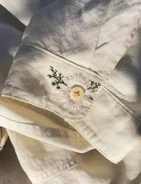 Chamomile Embroidery, Clothes Embroidery Diy, Pola Bordir, Embroidery Lessons, Mode Crochet, Diy Embroidery Designs, Embroidery Tshirt, Diy Embroidery Patterns, Hand Embroidery Videos