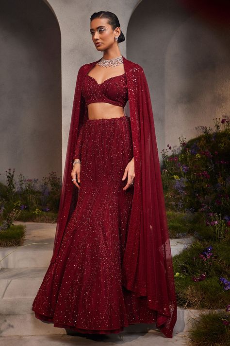 Maroon Bridal Lehenga, Latest Traditional Dresses, Latest Bridal Lehenga Designs, Fish Cut, Leaf Applique, Lehenga Pattern, Desi Fits, Traditional Asian Dress, Embroidered Leaf