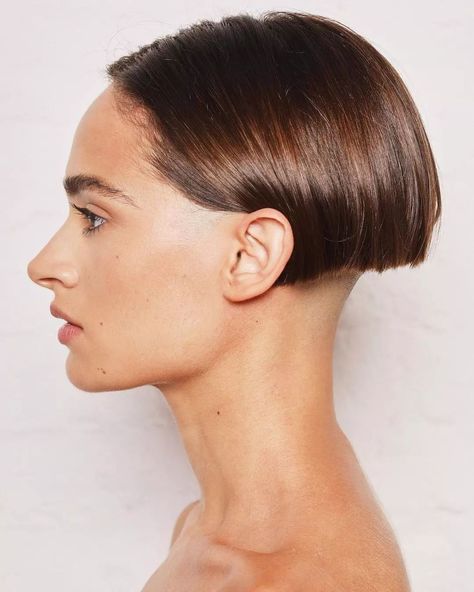 If you’re looking for a new and fun hairdo we have you covered! In this article, we will list a ton of cool, different, and unique types of looks. In ... Lob Hairstyles, Low Taper Fade Haircut, Taper Fade Haircut, Corte Bob, Cute Short Haircuts, Short Brown Hair, Short Hair Syles, Medium Short Hair, Lob Haircut