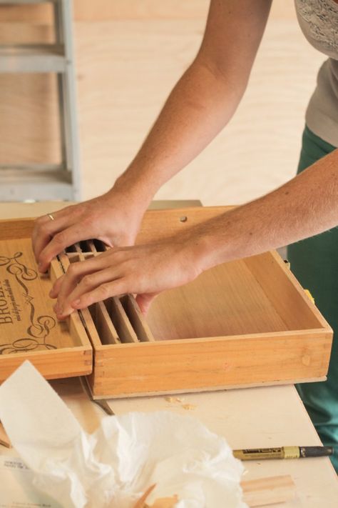 Seed Boxes Diy, Organisation, Wooden Seed Box Diy, Seed Storage Ideas Diy, Wood Wine Box Ideas Diy Projects, Seed Box Storage, Seed Storage Ideas, Vinyl Record Room, Seed Library