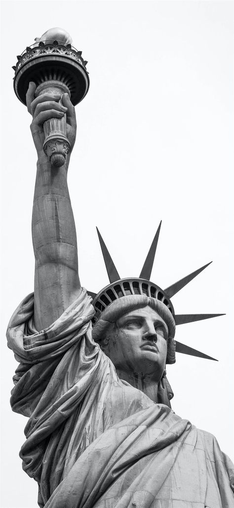 Patung Liberty, Statue Of Liberty Drawing, Statue Of Liberty Tattoo, Liberty Wallpaper, Usa Landmarks, Liberty Tattoo, New York Statue, Liberty New York, Statue Tattoo