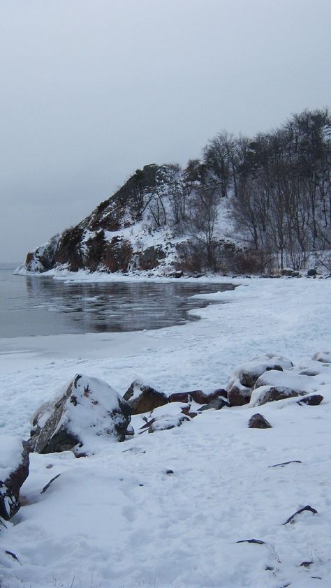 Nature, Winter Beach Wallpaper, Snow Beach Aesthetic, Snowy Mountain Range, Snowchester Aesthetic, Beach During Winter, Snowy Beach Aesthetic, Snowy Village Aesthetic, Winter Ocean Aesthetic