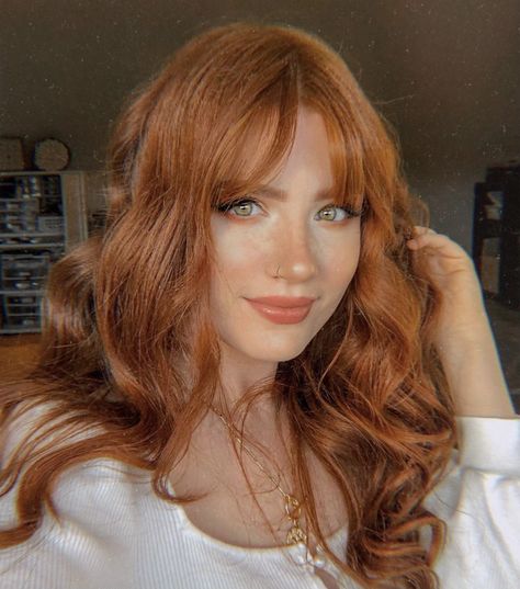 Curtain Bangs Red Hair, Red Hair Curtain Bangs, Red Hair With Bangs, Kadeřnické Trendy, Red Hair Inspo, Natural Red Hair, Red Hair Woman, Ginger Hair Color, Long Red Hair