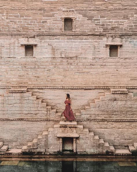 Live your life each day as you would climb a mountain. An occasional glance towards the summit keeps the goal in mind, but many beautiful… Toorji Ka Jhalra Jodhpur, Rajasthan Outfits, Rajasthan Photo, Jaipur Diaries, Step Well, Jaipur Travel, Climb A Mountain, Desi Aesthetics, Aesthetic Poses