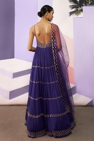 Indian Bride Minimalist, Purple Indian Outfit, Purple Indian Dress, Lehenga Modern, Western Silhouettes, Purple Anarkali, Anarkali Designs, Anarkali With Dupatta, Bride Indian