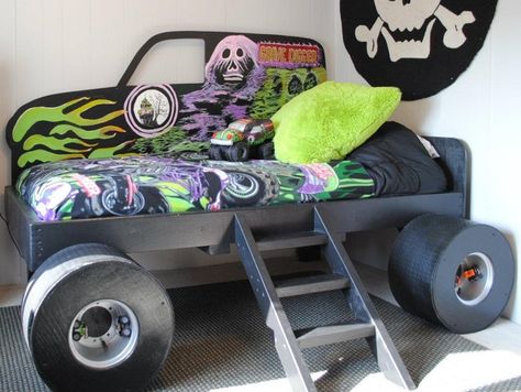 grave digger bed | custom-made Grave Digger Monster Truck bed (from Gabriel's Special ... Monster Bedroom Ideas, Digger Bed, Monster Truck Bedroom, Monster Truck Bed, Monster Truck Room, Truck Bedroom, Monster Truck Kids, Truck Room, Grave Digger