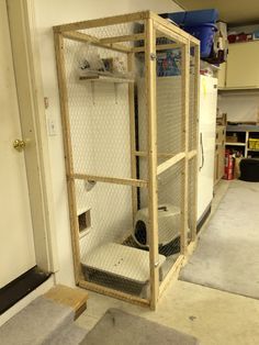 Litter box enclosure in the garage accessed by cat door in the wall. No more litter in my utility room! Katt Hus, Cats Room, Katt Grejer, Kat Diy, Animal Accessories, Litter Box Enclosure, Cat Cages, Cat Enclosure, Cat Door