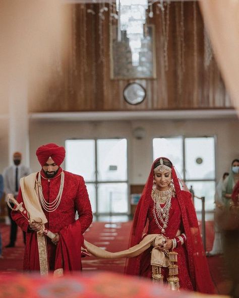 Sikh Wedding Dress, Punjabi Marriage, Sikh Wedding Decor, Red Indian Wedding, Indian Wedding Reception Outfits, Punjabi Wedding Suit, Sikh Wedding Photography, Punjabi Wedding Couple, Anand Karaj