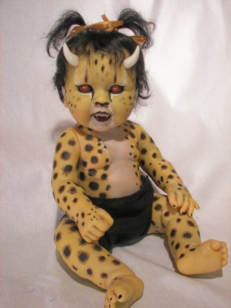 Zombies, Scary Baby Dolls, Weird Dolls, Creepy Doll Halloween, Creepy Baby Dolls, Diy Sale, Halloween Creatures, Horror Dolls, Creepy Kids