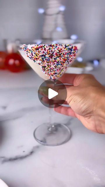 Aleka Shunk on Instagram: "🍸I had a lot of questions about this so I’m sharing my sugar cookie martini again! 🤗🤗 Here is the exact liquor I used and the oz used below. That amaretto is 👌. You can substitute the Rumchata for Baileys also!! . 📝Ingredients: 1 1/2 oz Vanilla vodka 1 1/2 oz Rumchata or Baileys 1 1/4 oz Amaretto Lots of ice! *frosting and sprinkles for the rim! . SAVE this and follow for more recipes! #sugarcookiemartini #martinis #dessertcocktail #holidaycocktails #cocktailsofinstagram" Sugar Cookie Martini, Cookie Martini, Vanilla Vodka, Cocktail Desserts, More Recipes, Holiday Cocktails, Follow For More, Martini, Frosting