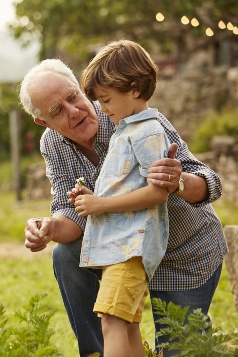 I Realized My Parents Are Getting Old, and I'm Not Even a Little Bit OK With It Old Parents Aesthetic, Old Parents Photography, Family With Grandparents, Old Parents, Parents Photography, Old Father, Parenting Photos, Grand Father, Parenting Style