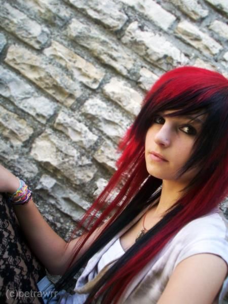 red and black hair Red Scene Hair, Emo Hairstyles, Black Scene Hair, Alternative Hairstyles, Red And Black Hair, Emo Scene Girls, Black Alternative, Black Red Hair, Scene Style