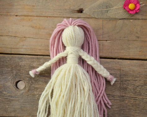 Tela, Yarn Fairy Doll Diy, Simple Dolls To Make, No Sew Rag Doll, Easy Yarn Dolls, No Sew Dolls, How To Make Yarn Dolls, Sock Dolls Diy Easy No Sew, How To Make Fairy Dolls