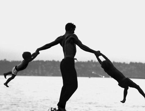 Dancer Jacques D'Amboise plays with his children near his home in Washington state, 1962. (John Dominis—Time & Life Pictures/Getty Images) Ansel Adams, Dad Bod Aesthetic, Fatherhood Photography, Modern Hepburn, Fotografi Vintage, Foto Vintage, Fathers Love, Family Goals, Foto Inspiration