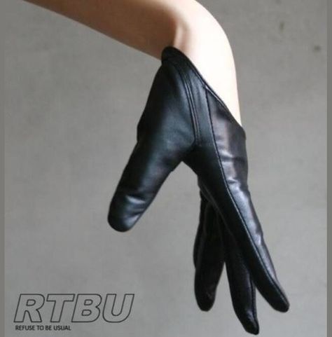 top quality genuine sheepskin leather biker gloves for male and female. buttery soft texture! thin, durable, and shape-conforming. no lining. 3-Dimensional construction. beautiful wrist curve. Leather Fashion Runway, Biker Gloves, Half Gloves, Runway Model, Catwalk Models, Punk Rocker, Fashion Runway, Cat Walk, Runway Models