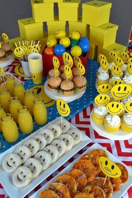 A really fun smiley face spread. We love the patterns and bright yellows, blues, and reds. Emoji Theme Party, Emoji Party Decorations, Party Emoji, Treats Table, Emoji Birthday Party, 10 Birthday Cake, Emoji Party, Emoji Birthday, 22nd Birthday