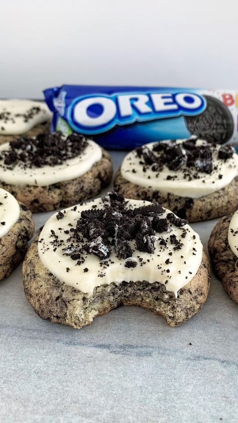 fitwafflekitchen on Instagram: SOFT OREO CHEESECAKE COOKIES 😍 These cookies are absolutely delicious! If you love cream cheese icing and Oreo’s, you need to try them 🙌… Essen, Gourmet Oreo Cookies, Big Oreo Cookie, Cookie N Cream Cookies, Cookies And Cream Cheesecake Cookies, Soft Oreo Cheesecake Cookies, Oreo Food Ideas, Cookie And Cream Cookies, Cookies And Cream Desserts