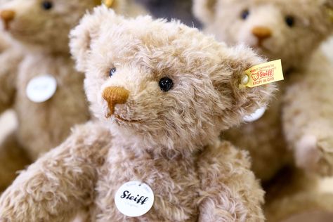 Looking for a great gift or souvenir from Germany? Here are some German gift ideas from shoes to books to toys. National Teddy Bear Day, Baby Souvenir, Teddy Bear Day, German Toys, Steiff Teddy Bear, Travel Souvenirs, World Traveler, Festive Season, Christmas Seasons