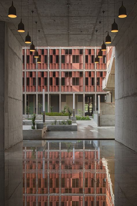 Institute of Engineering and Technology – Ahmedabad University by vir.mueller architects | ArchDaily University Architecture, Ahmedabad University, School Building Design, Campus Design, Facade Architecture Design, Architecture Elevation, Building Elevation, Architecture Design Concept, Building Facade