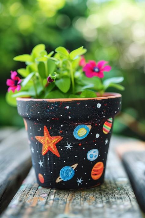 44 Painted Flower Pot Ideas To Unleash Your Creativity! Plant Pot Painting Ideas, Painted Terracotta Pots, Plant Space, Flower Pot Ideas, Painted Flower Pot, Zen Zone, Paint Pots, Painted Terra Cotta Pots, Pot Ideas