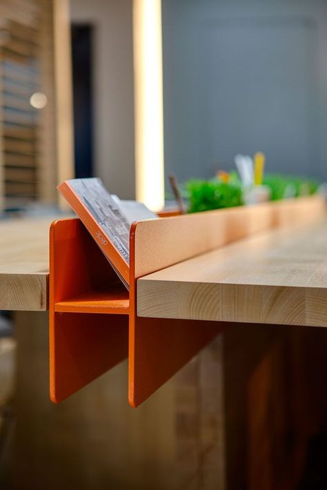 This is so clever, would want a desk like this! Gallery of HUB 4.0 / Nika Vorotyntseva - 11 Office Interior Design, Detail Arsitektur, Joinery Details, Cubicle Decor, Furniture Details, Century Furniture, Interior Furniture, Office Interiors, Space Design