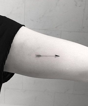 Minimalist Arrow Tattoo on Bicep Arrow Script Tattoo, Sagittarius Arrow, Arrow Tattoos For Women, Cream Tattoo, Small Arrow Tattoos, Arrow Tattoo Design, Dragon Tattoo For Women, Shape Tattoo, Muster Tattoos