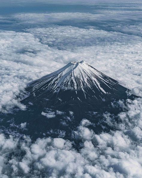 The best view of Mt Fuji during a cloudy day is from above the clouds . 📍 From a plane . . 📸 Photo of the jariays via IG . . . #daily_photo_japan #livinginjapan #japan #japantravel #japanwanderlust #japanfun #japantravelguide #japantravelphoto #japantrip #japantraveller #travel #traveller #sightseeing #sightseeingjapan #beautifuljapan #beautiful #beauty #kyoto #kyotojapan #kyototrip #osaka #osakajapan #japanlife #lifeinjapan #mtfuji #fujisan Mount Fuji, Living In Japan, Fuji Mountain, Japan Life, Japan Travel Guide, Best View, Mt Fuji, Osaka Japan, Above The Clouds