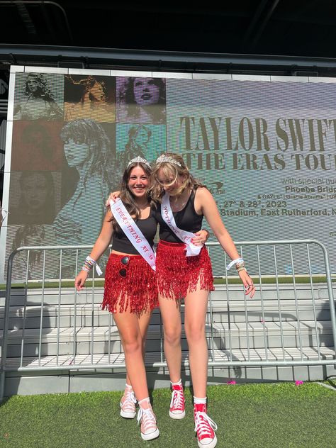 Taylor Swift Duo Concert Outfit, Two People Eras Tour Outfits, Taylor Swift Duo Outfits Concert, Best Friend Taylor Swift Concert Outfit, Eras Tour Outfits For 3 People, Eras Tour Outfits Two People, Eras Tour Best Friend Outfits, Taylor Swift Concert Outfit Matching, Eras Tour Outfit Ideas Duo