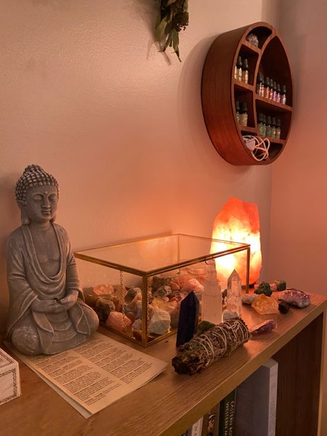 salt lamp essential oils buddha crystals sage moon books tarot dried herbs Crystal Room Aesthetic Dark, Bedroom Decor Spiritual, Aesthetic Altar Ideas, Meditating Room Ideas, Holistic Room Decor, Altar In Bedroom, Crystal Alter Aesthetic, Crystal Altar Aesthetic, Crystal Corner In Room