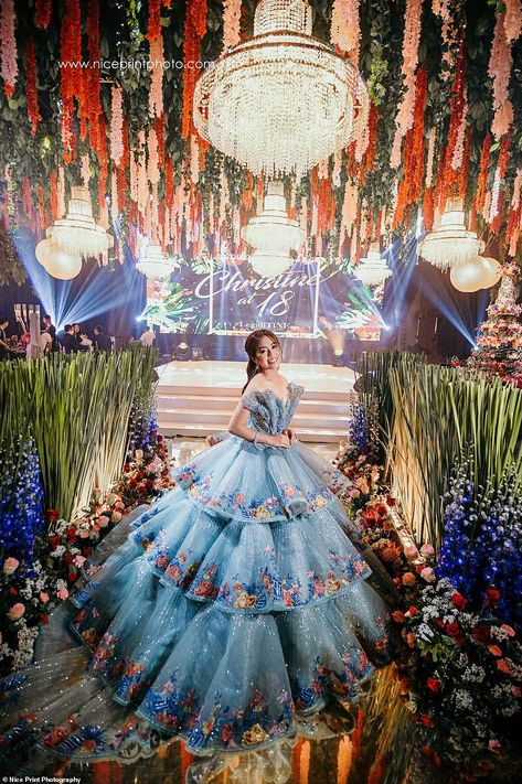 Inside an incredible Crazy Rich Asians themed 18th birthday party in the Philippines Crazy Rich Asians Wedding Theme, 18th Debut Theme, Crazy Rich Asians Wedding, 18th Debut Ideas, Debut Decorations, Debut Theme Ideas, Asian Wedding Themes, Filipino Debut, Asian Gowns