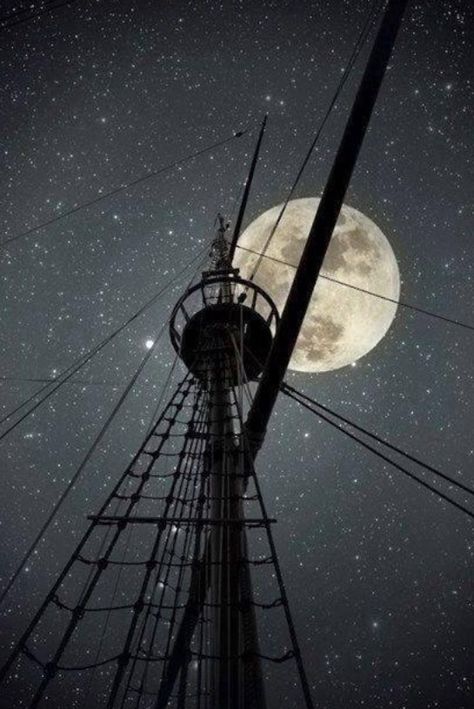 Looks like you could touch the moon from the crows nest. - Captain Hook, Navi A Vela, Stars Night, Shoot The Moon, Foto Tips, Beautiful Moon, Sail Away, Tall Ships, Belle Photo
