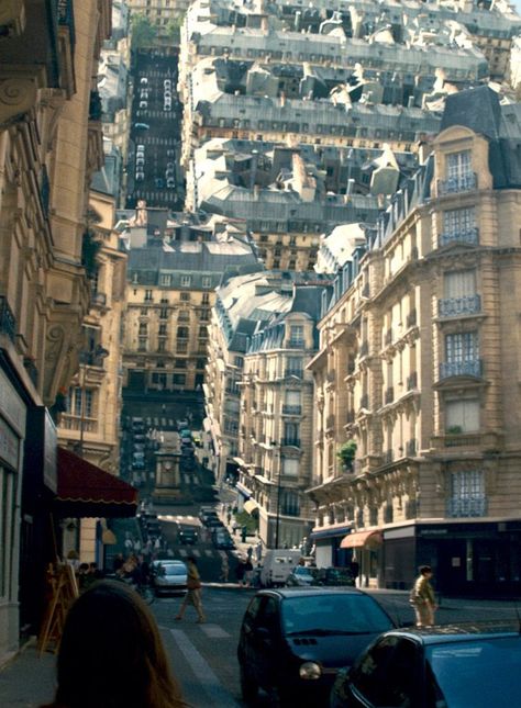 Inception Inception City Bending, Christopher Nolan Movies Aesthetic, Inception Buildings, Inception Movie Aesthetic, Inception Behind The Scenes, Inception Stills, Inception Movie Scene, Inception Icon, Christopher Nolan Aesthetic