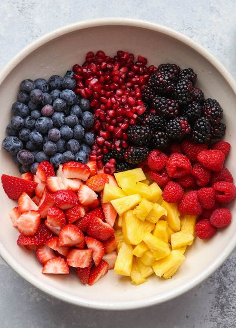 All the fruit for the very best fruit salad Sommer Mad, Blueberry Mint, Best Fruit Salad, God Mad, Idee Pasto, Läcker Mat, Good Eat, Fruit Salad Recipes, Deilig Mat