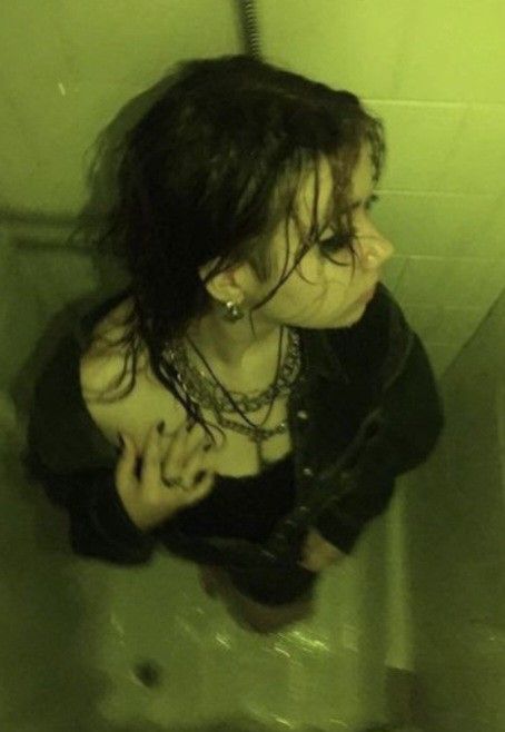 Weird Grunge Aesthetic, Bathroom Grunge Aesthetic, Green Light Bathroom, Vampy Photoshoot Ideas, Flip Phone Photoshoot, Green Lighting Reference, Fairy Grunge Photoshoot, Abandoned Photoshoot Ideas, Lost Asthetic Picture