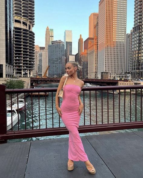 Photoshoot In Pink Dress, Long Pink Dress Outfit, Couple Dinner Date Outfit, Dinner Date Outfit Dress, Fancier Outfits, Pink Maxi Dress Outfit, Floral Dress Aesthetic, Pink Dress Outfit, City Chic Outfit