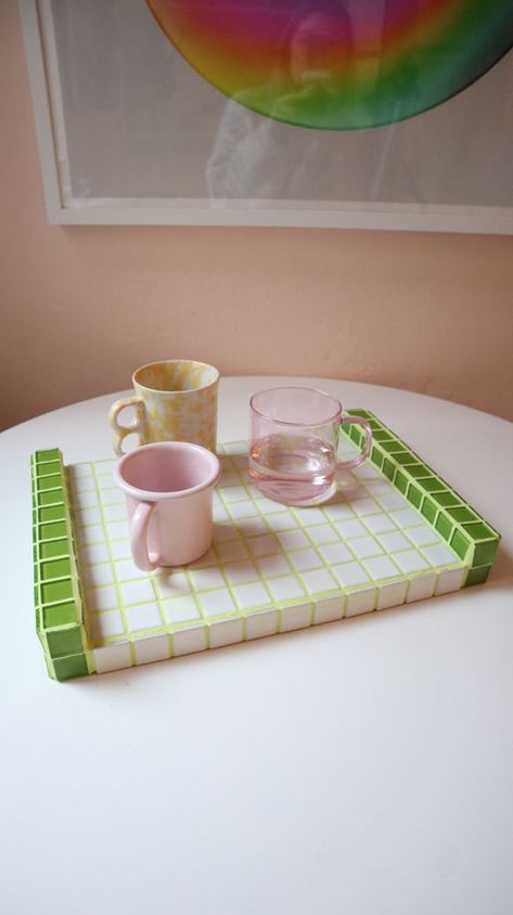 Diy Mosaic Tile Table, Craft Table Aesthetic, Diy Tile Crafts, Tile Diy Table, Tile Shelf Diy, Small Tile Projects, Tiled Furniture Diy, Diy Tile Tray, Diy Tile Projects