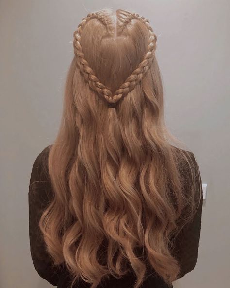 #braid #heart
M Heart Dutch Braid, Cupid Hairstyle, Heart Hairstyle Braids, Valentine Braids, Heart In Hair, Heart Braids Hairstyle, Heart Braided Hairstyles, Braid Crown Hairstyles, Valentine’s Day Hair